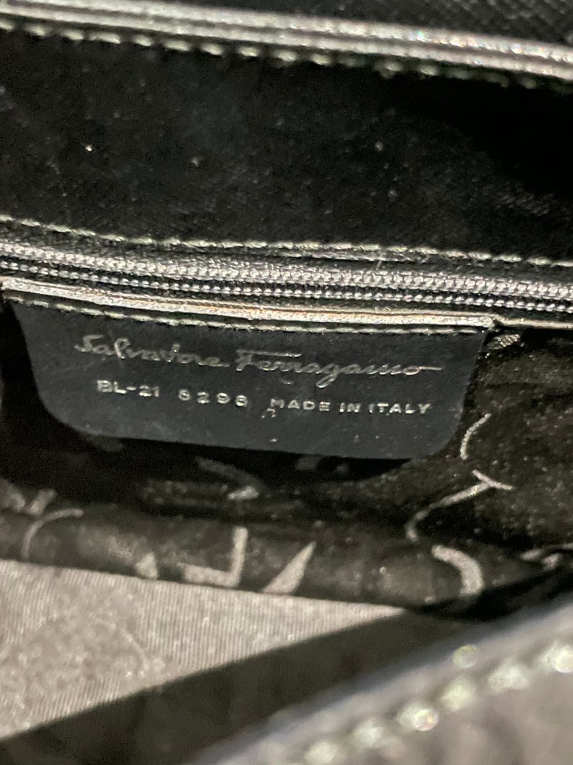 페라가모 간치니 숄더백 블랙 상품이미지7