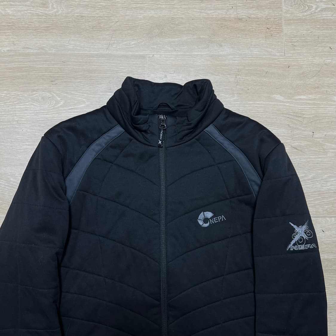 네파 산양 로고 경량패딩 점퍼 [블랙] M/95 상품이미지2