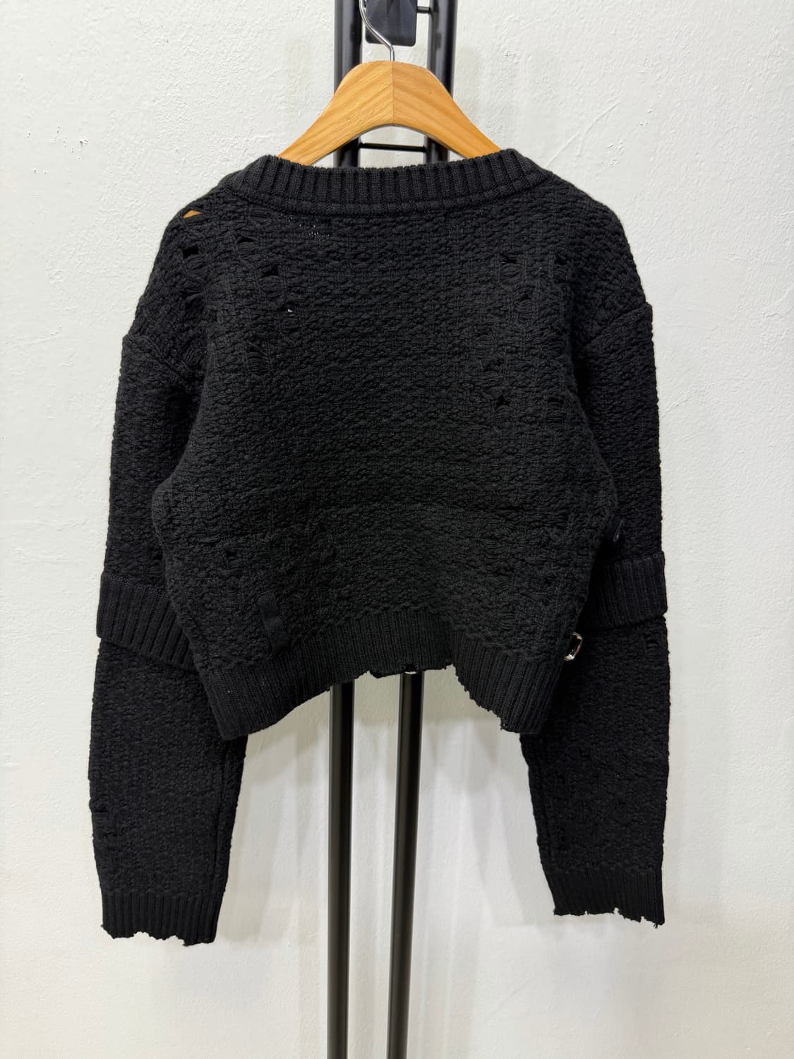 정품) 앤더슨벨 24ss 여성 블랙 데미지 니트 S 상품이미지5