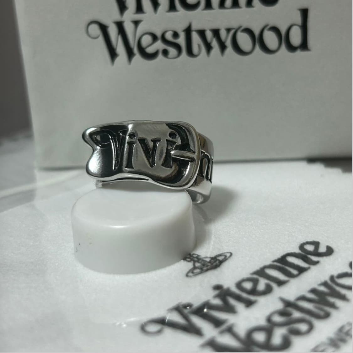 비비안웨스트우드 아카이브 레터링 로고 각인 벨트링 반지 상품이미지1