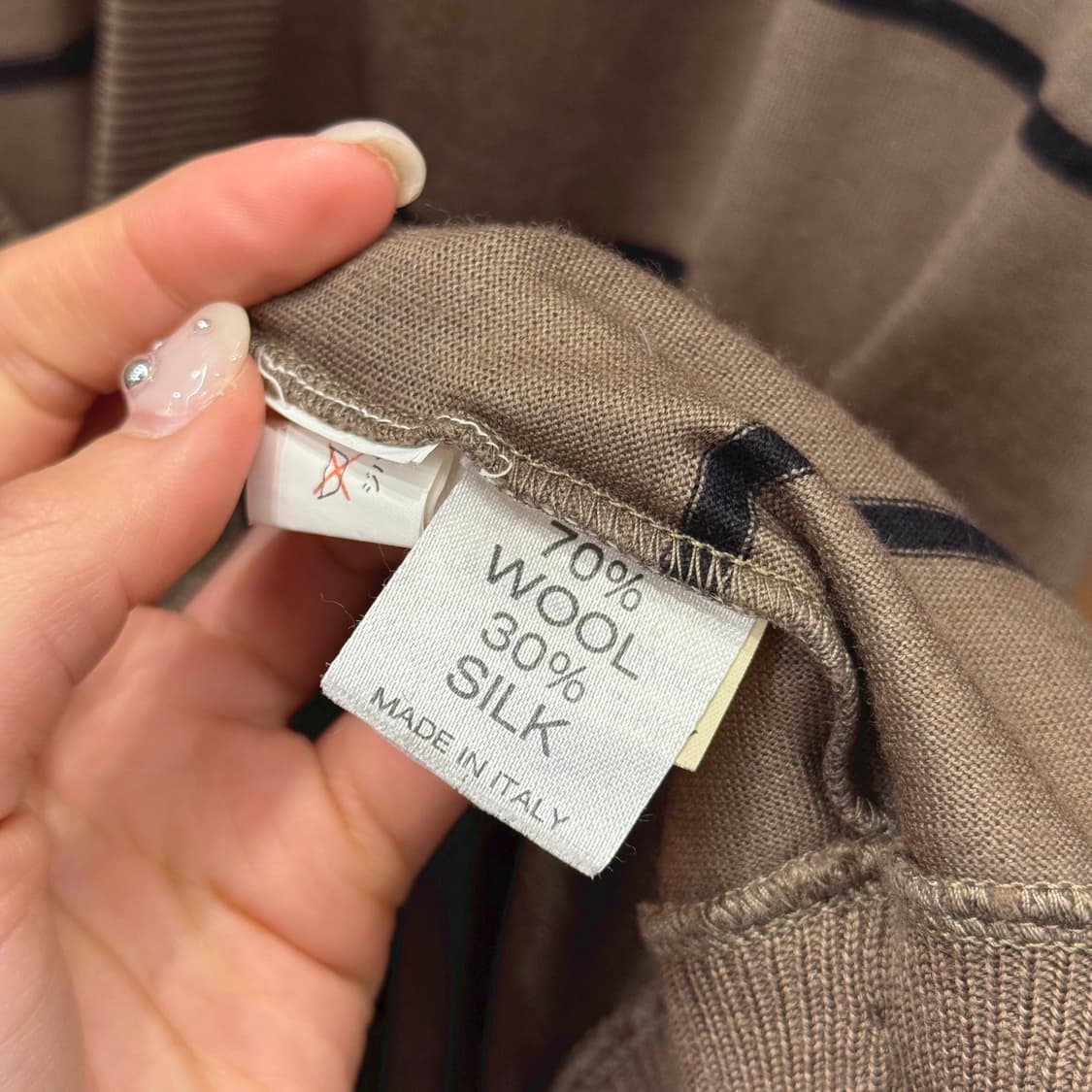 지방시 파리 스트라이프 패턴 브이넥 가디건 골드 버튼 디테일 브라운 상품이미지7