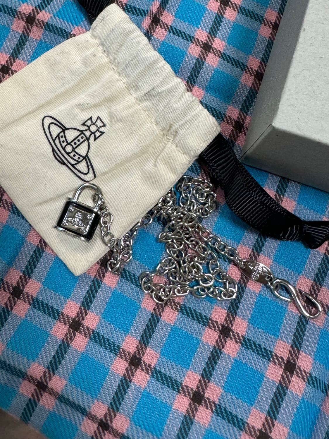 비비안웨스트우드 패드락 자물쇠 팬던트 상품이미지1