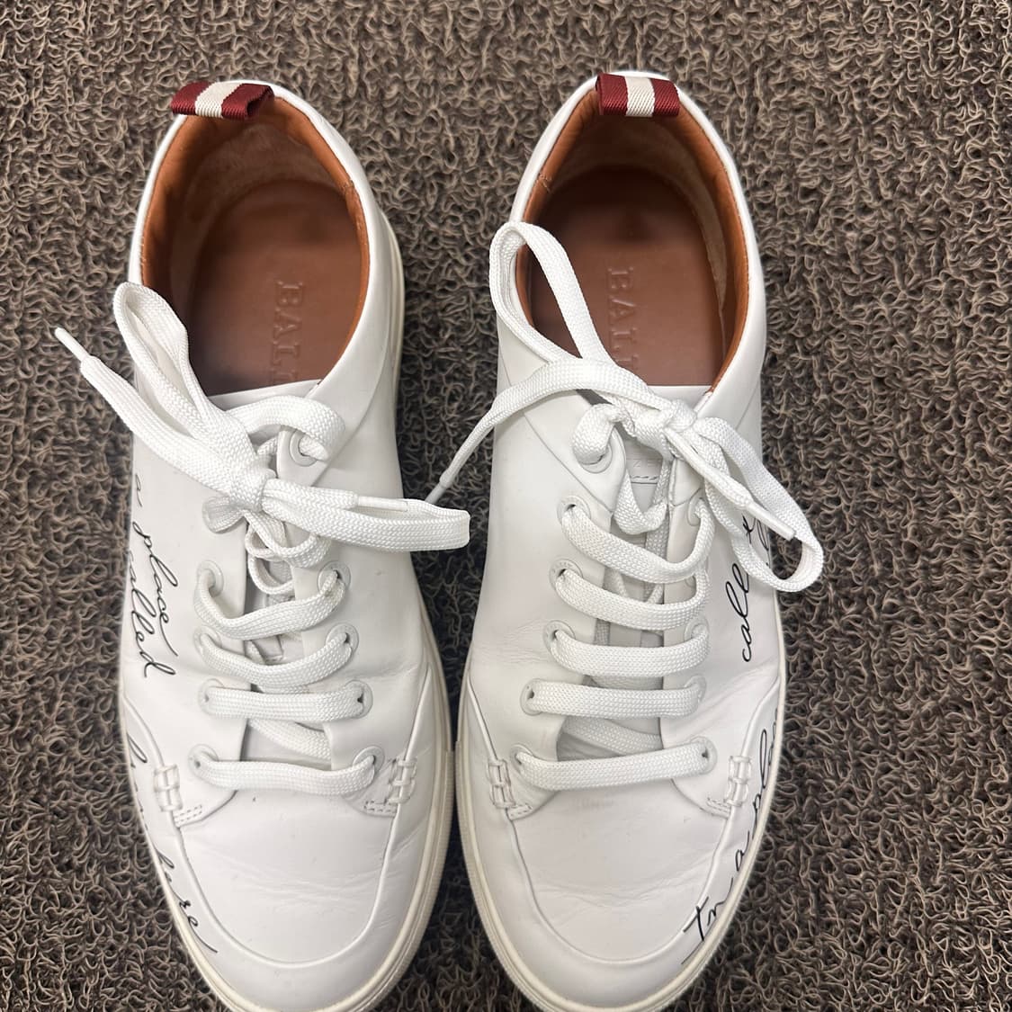 발리 헬리옷 로우탑 스니커즈 화이트 260 상품이미지3