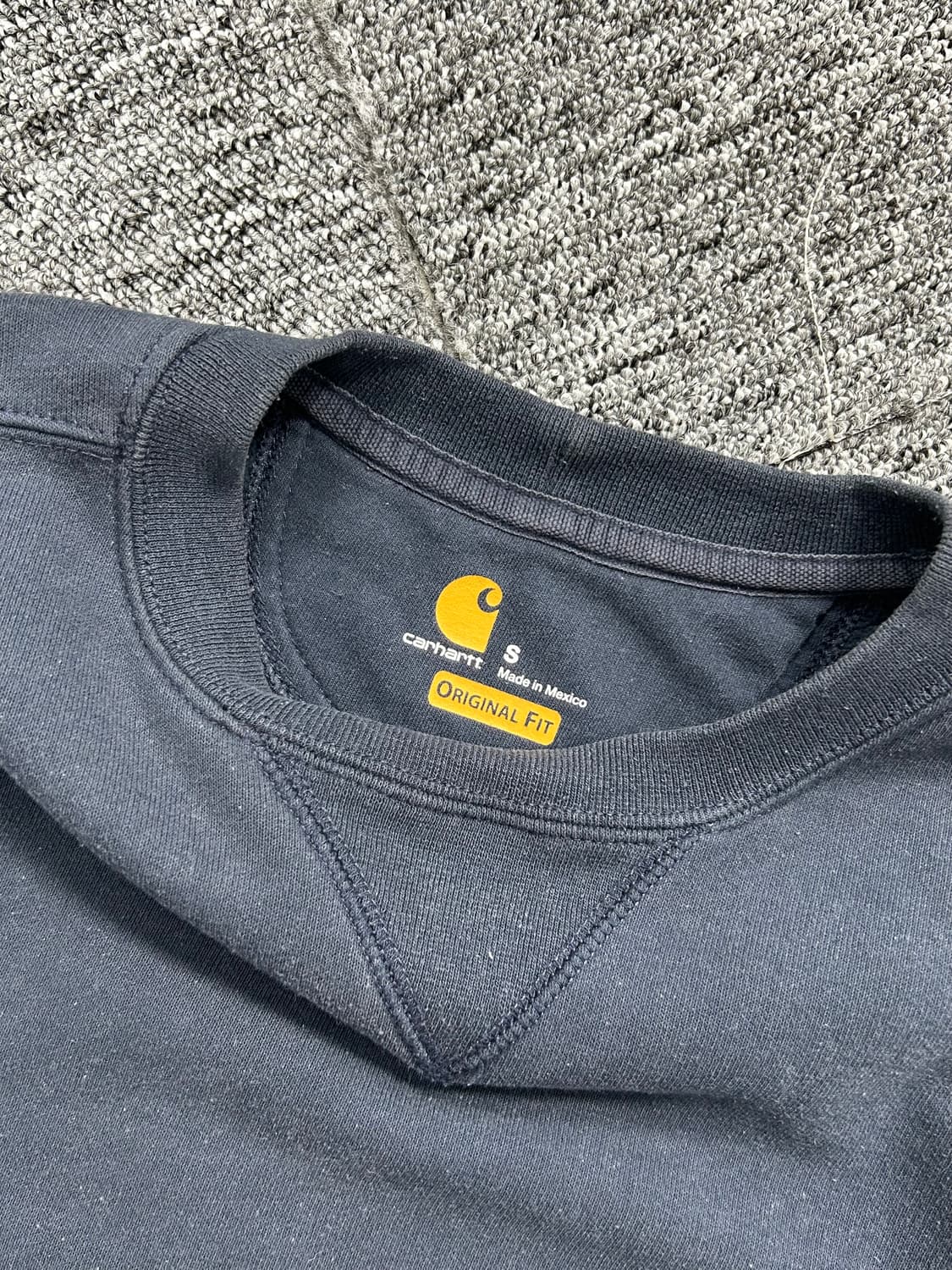 칼하트 네이비 미드웨이트 맨투맨 S 상품이미지5
