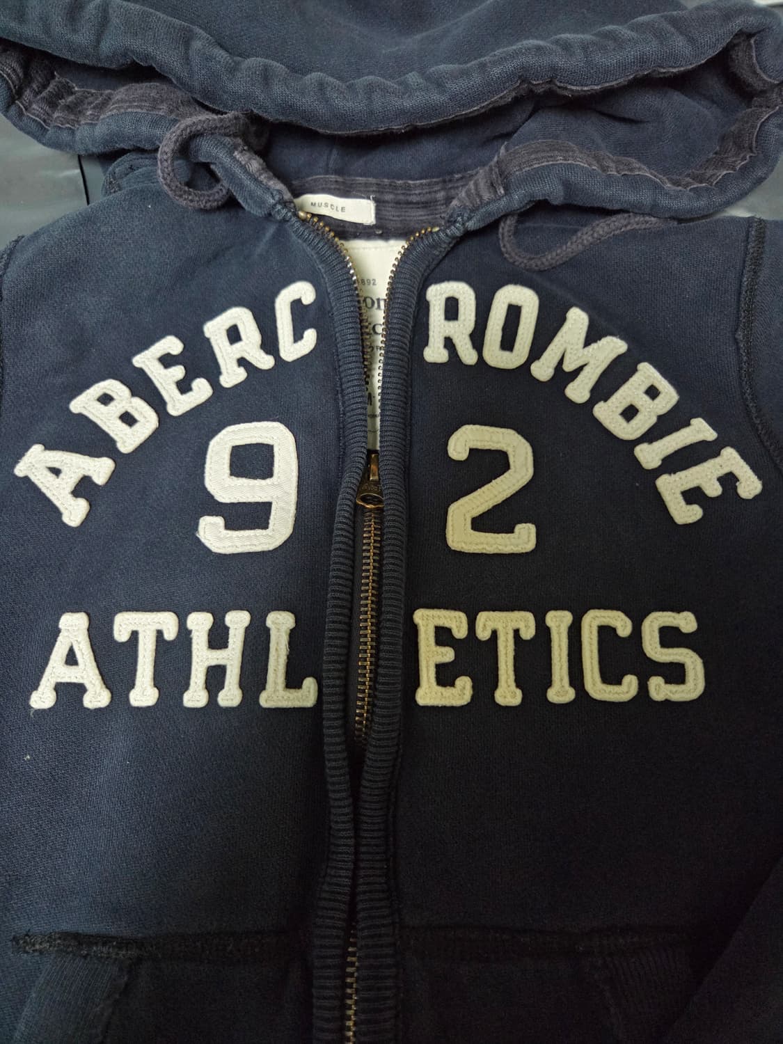 아베크롬비 원형로고 네이비후드집업 상품이미지2