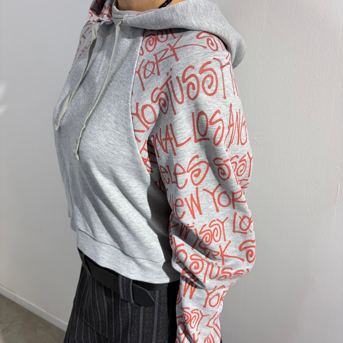 스투시 크롭 프린팅 후드티 상품이미지3