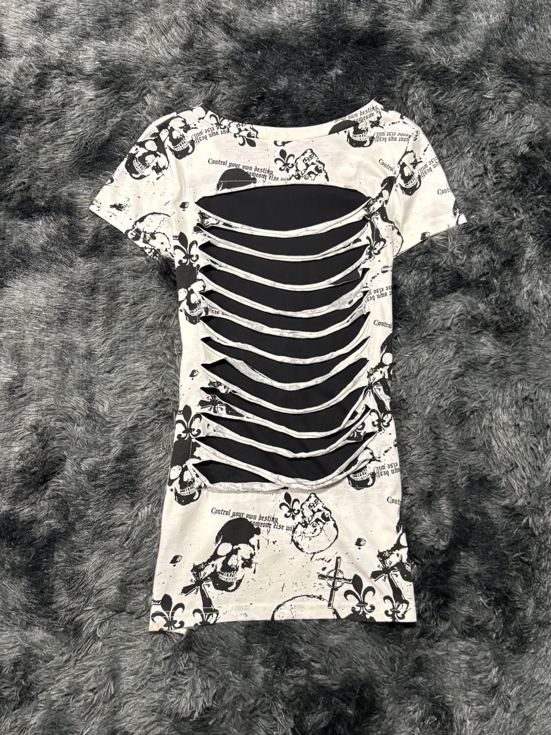 Lazy Daisy 해골 프린팅 백슬래시 컷아웃 반팔 티셔츠 상품이미지1