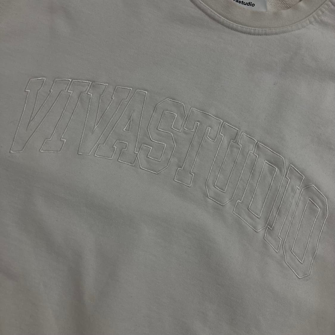 비바스튜디오 스펠아웃 아이보리 맨투맨 상품이미지2