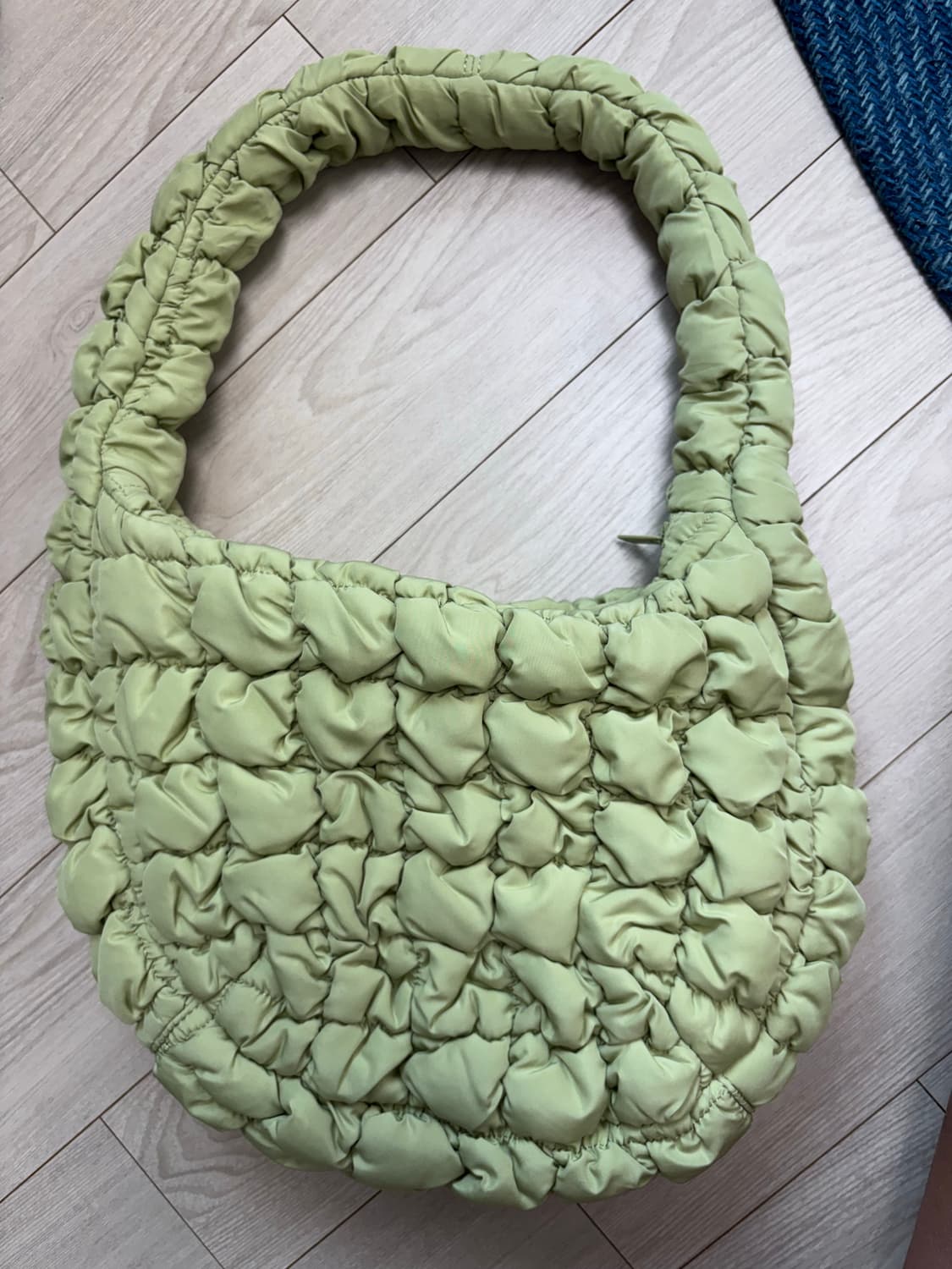 Cos 코스 구름백 퀼티드 미니백 연두색 상품이미지1