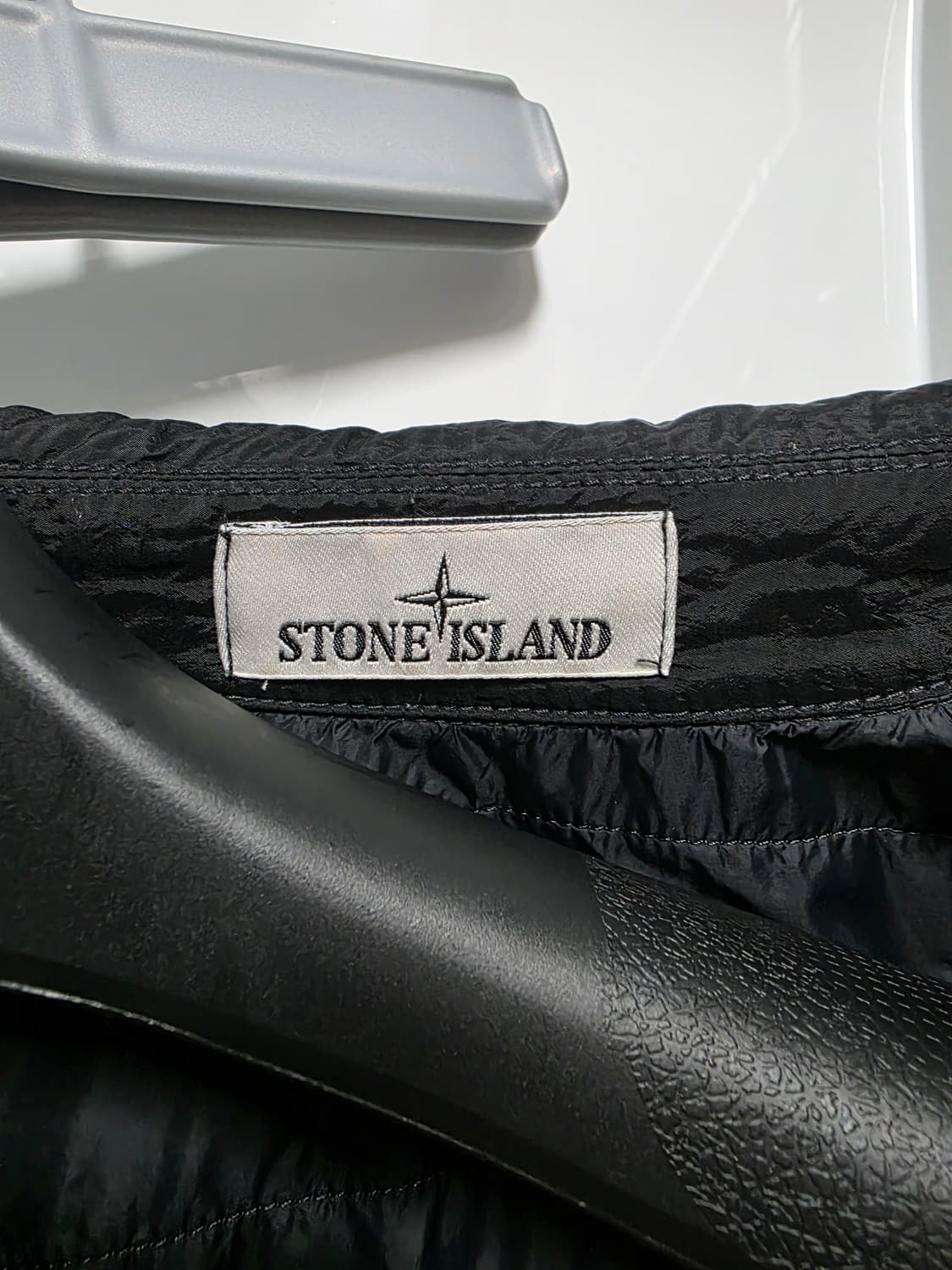 22fw 스톤아일랜드 나일론메탈 프리마로프트 오버셔츠 L 상품이미지3