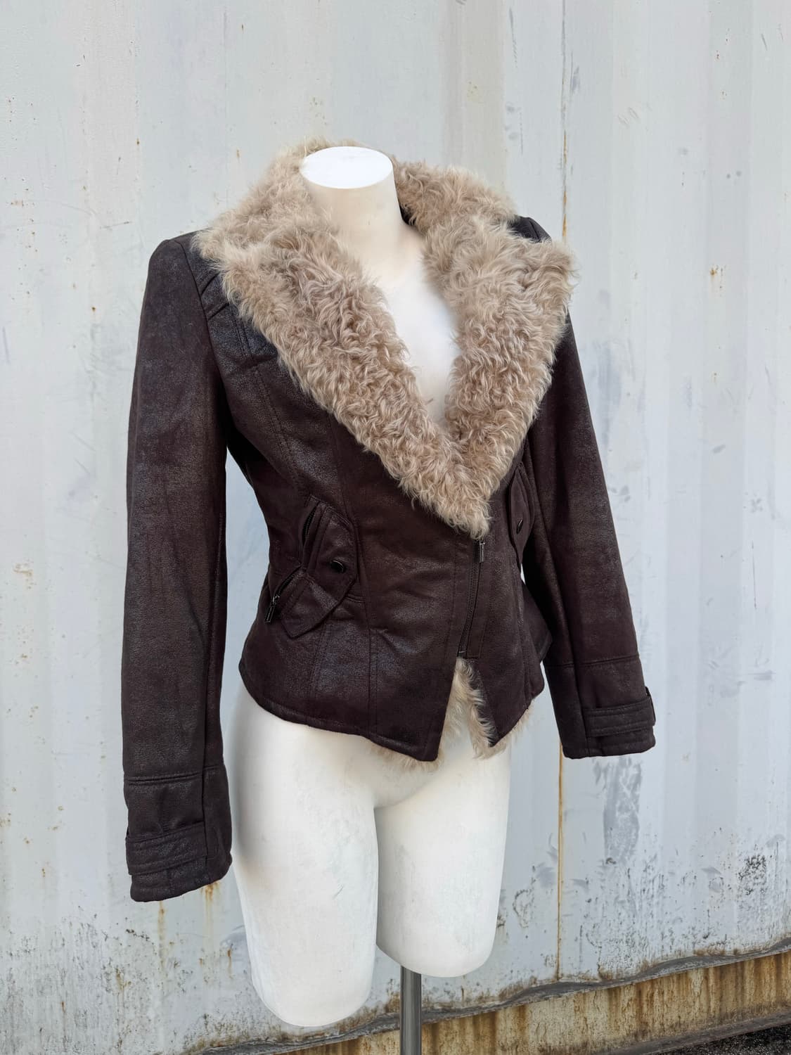 Dark brown shearling jacket 상품이미지1