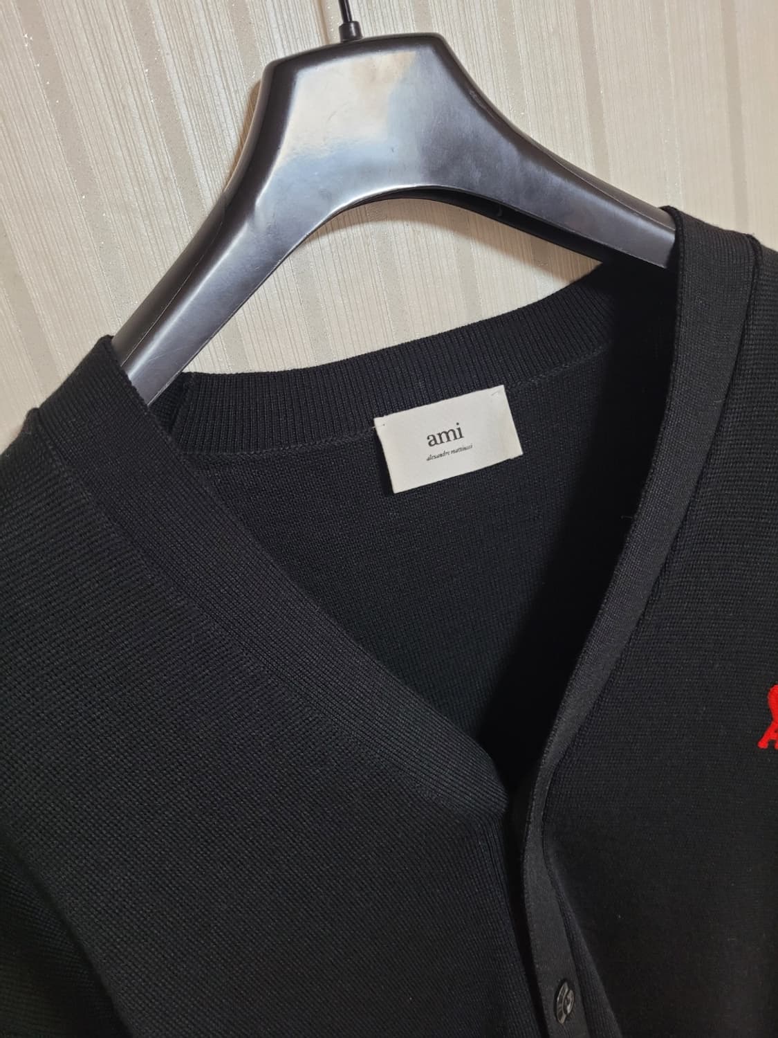 L 아미 블랙 스몰 하트자수 울 가디건 BFHK305 001 상품이미지2