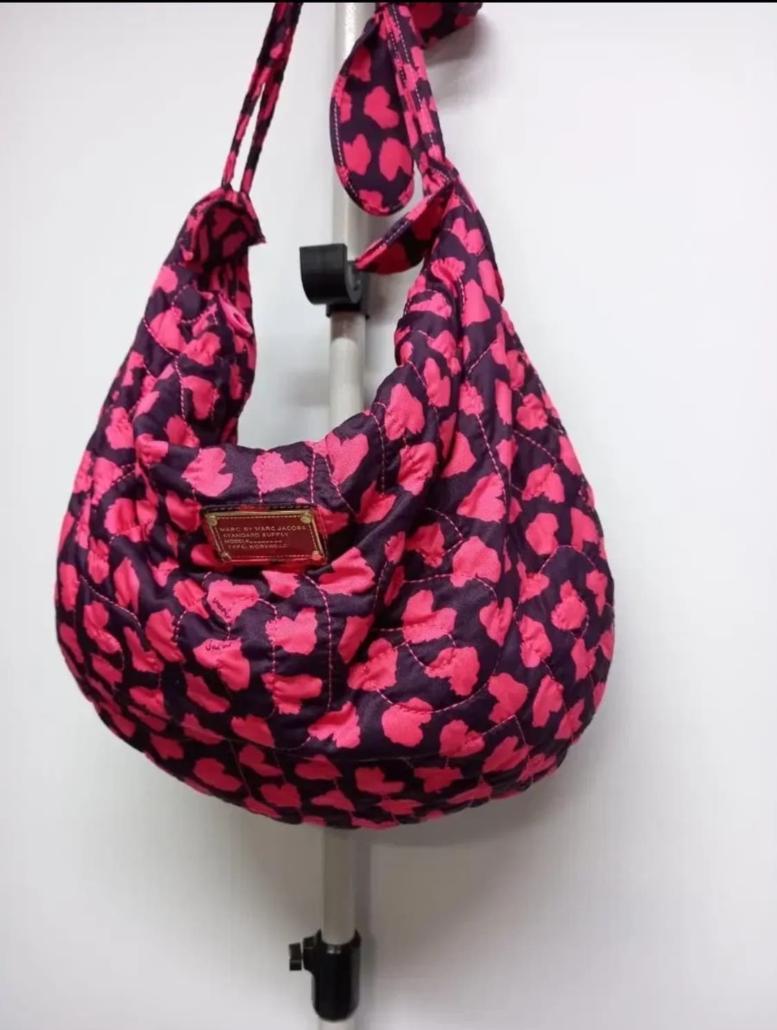 마크 바이 마크제이콥스 빅 엠보 호보백 상품이미지3