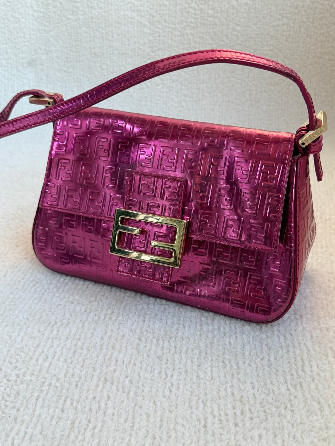 [정품+매우희귀] 펜디 핑크 메탈릭 주키노 바게트백 상품이미지2