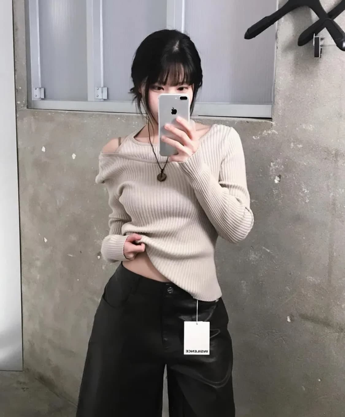 인사일런스 우먼 홀터 레이어링 니트 베이지 품절상품 상품이미지1