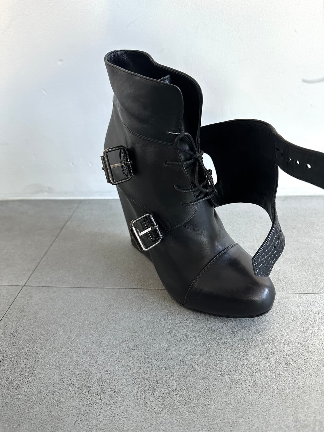 사카이 블랙 버클 레더 웨지부츠 상품이미지5