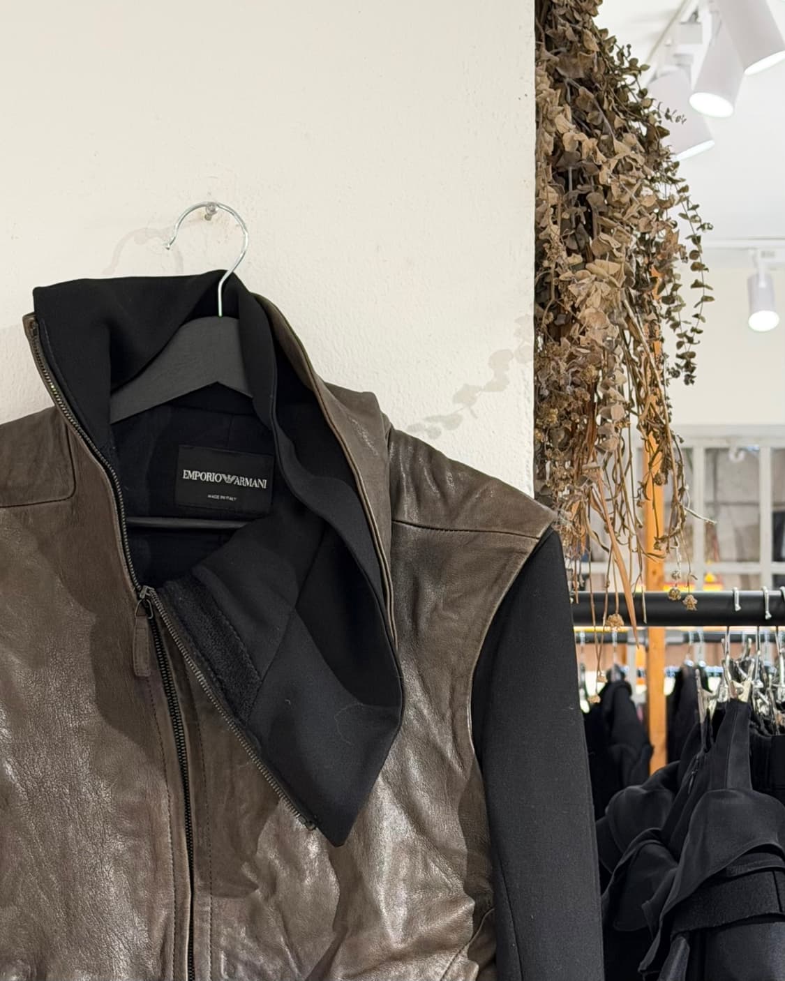 엠포리오 아르마니 카키 레더 집업 자켓 상품이미지3