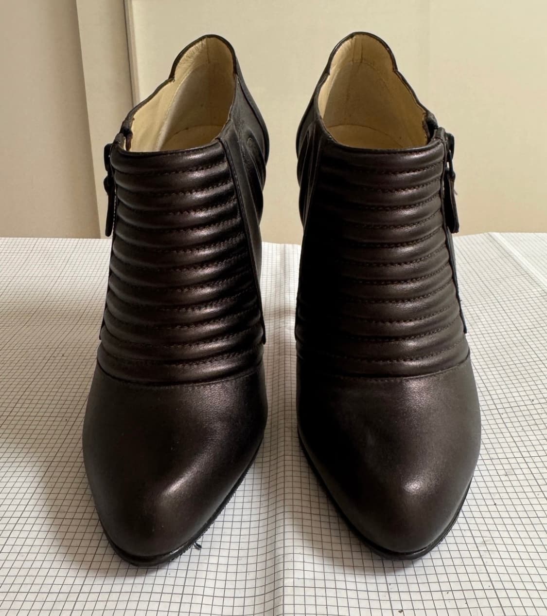 크리스찬 루부탱 앵클부츠, 부티 (정품. 다크 브라운 컬러, 37사이즈) 상품이미지2