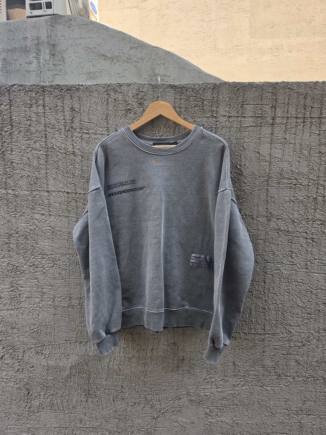 이너프이즈이너프 센터웨빙맨투맨 상품이미지8