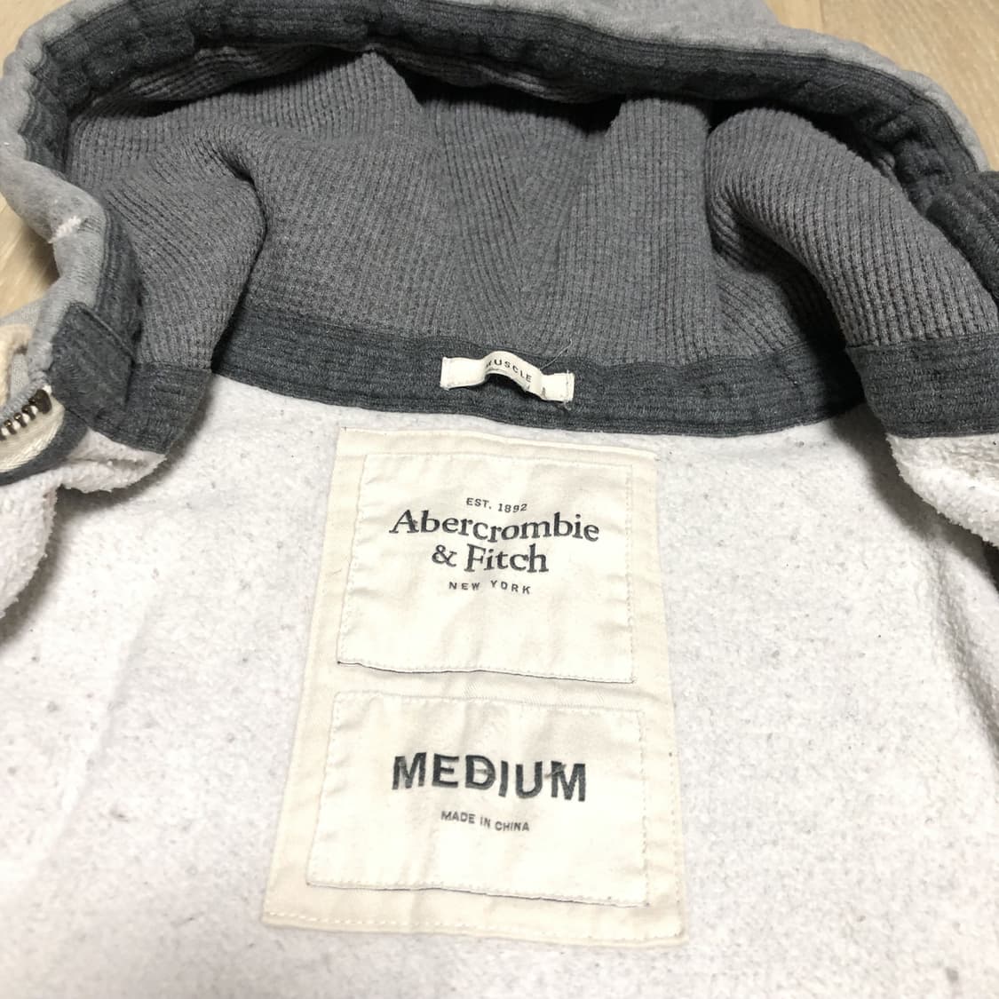 (머슬핏 M) 아베크롬비 Abercrombie Fitch 그레이 후드집업 상품이미지5