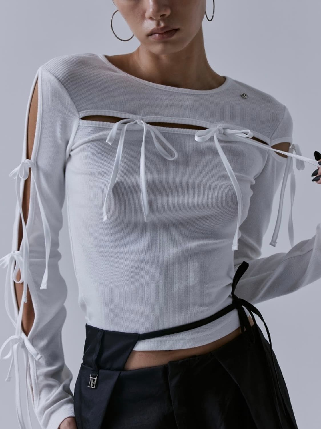 [트리밍버드] 슬릿 스트랩 롱 슬리브 상품이미지1