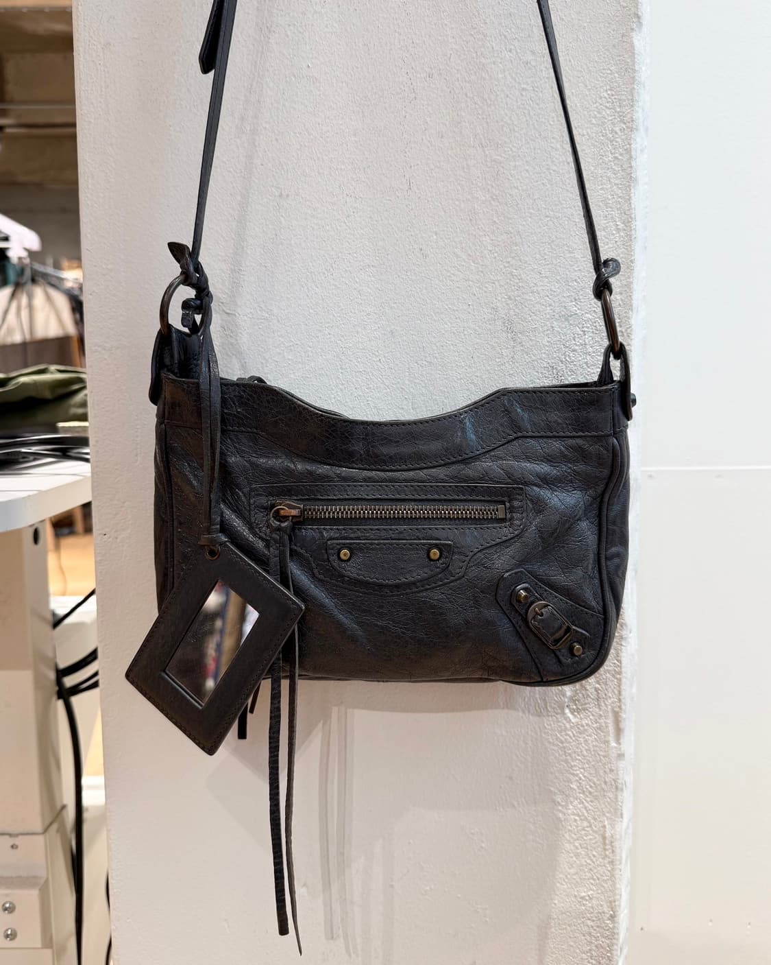 발렌시아가 차콜 모터 크로스백 상품이미지3