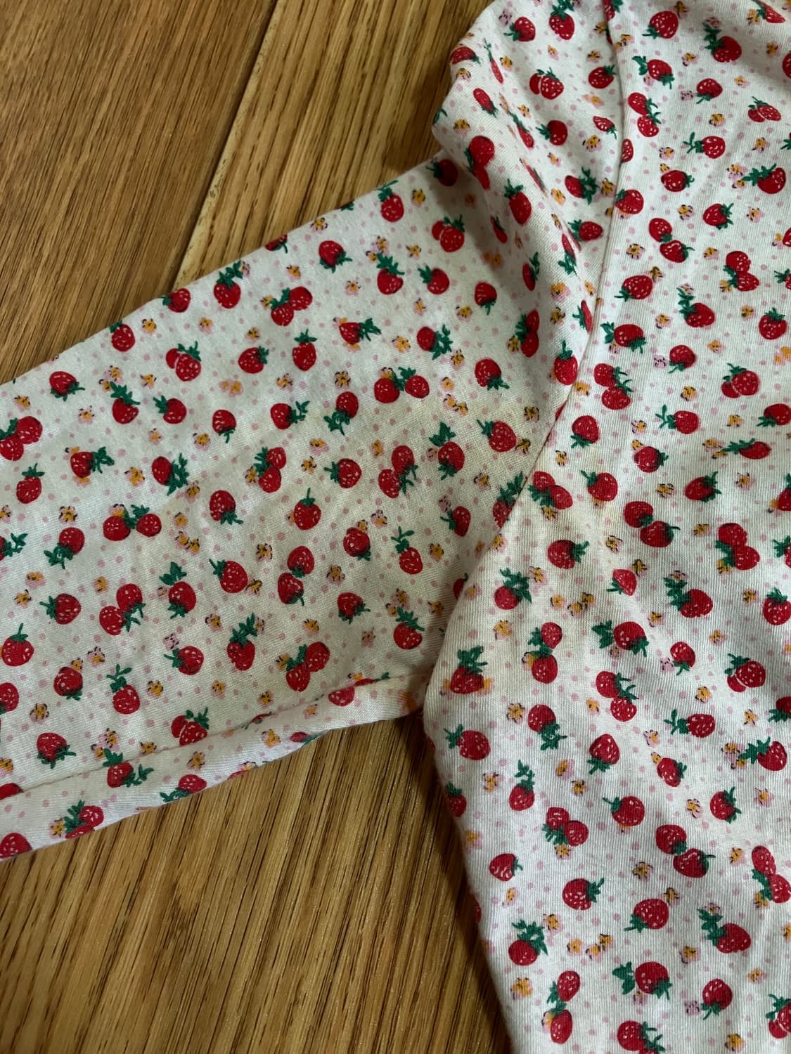 샵페어리 리틀 스트로베리 레이스 탑 아이보리 상품이미지2