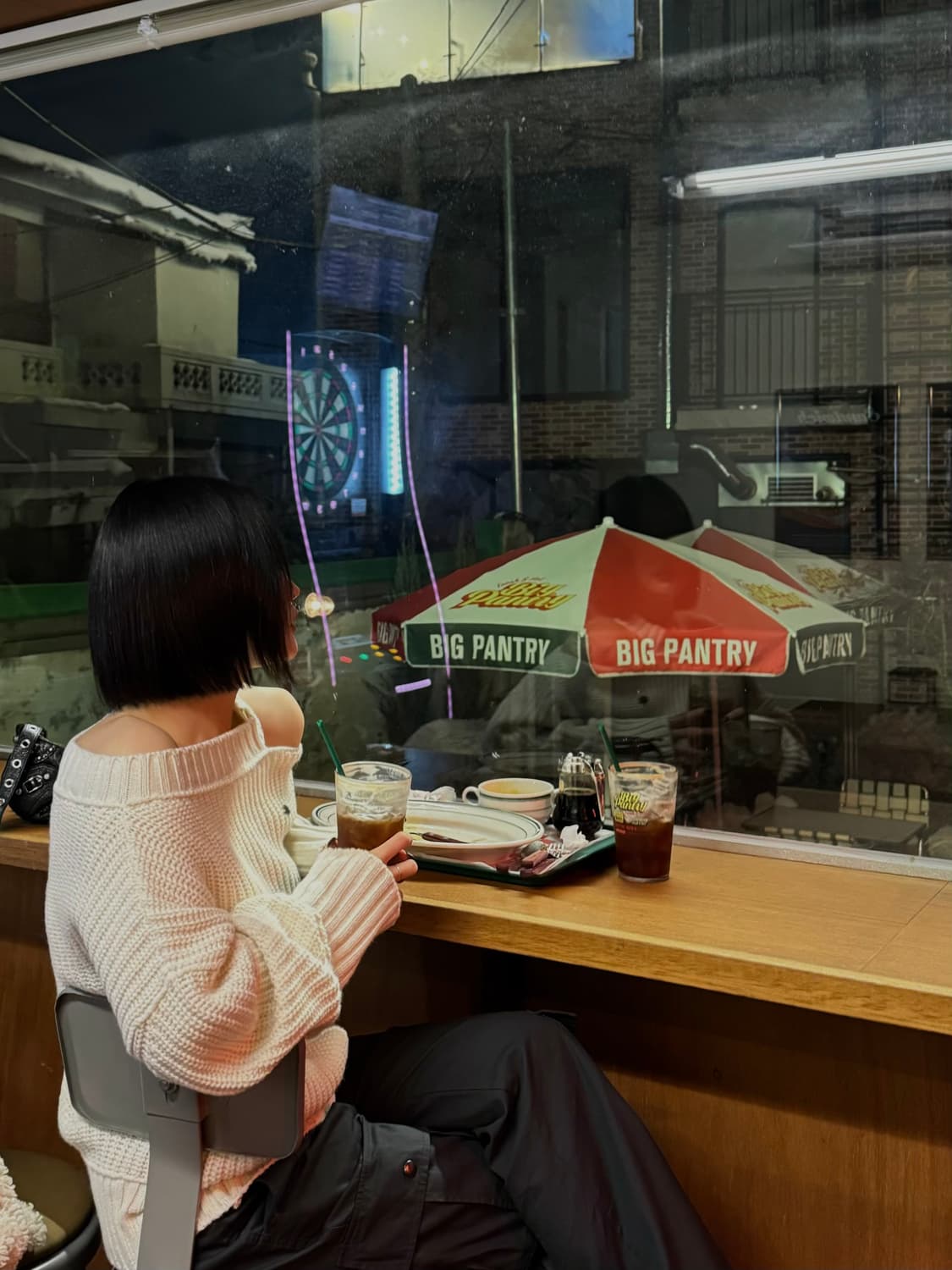 보헤미안서울 넥 컷아웃 루즈핏 니트 상품이미지5