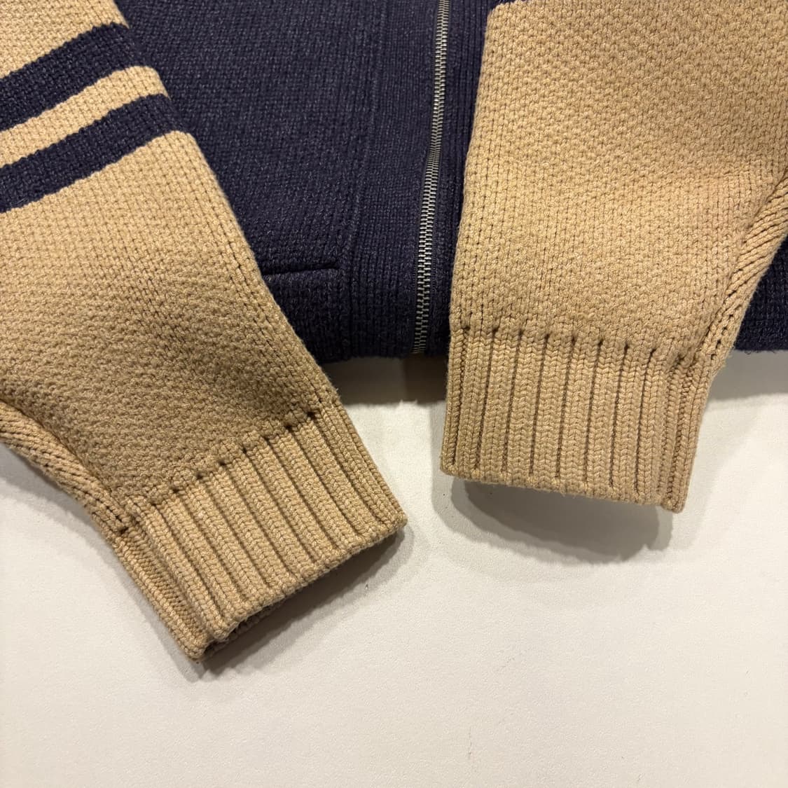 [L] 디스커스 니트 집업 가디건 73 네이비 베이지 B880 상품이미지8