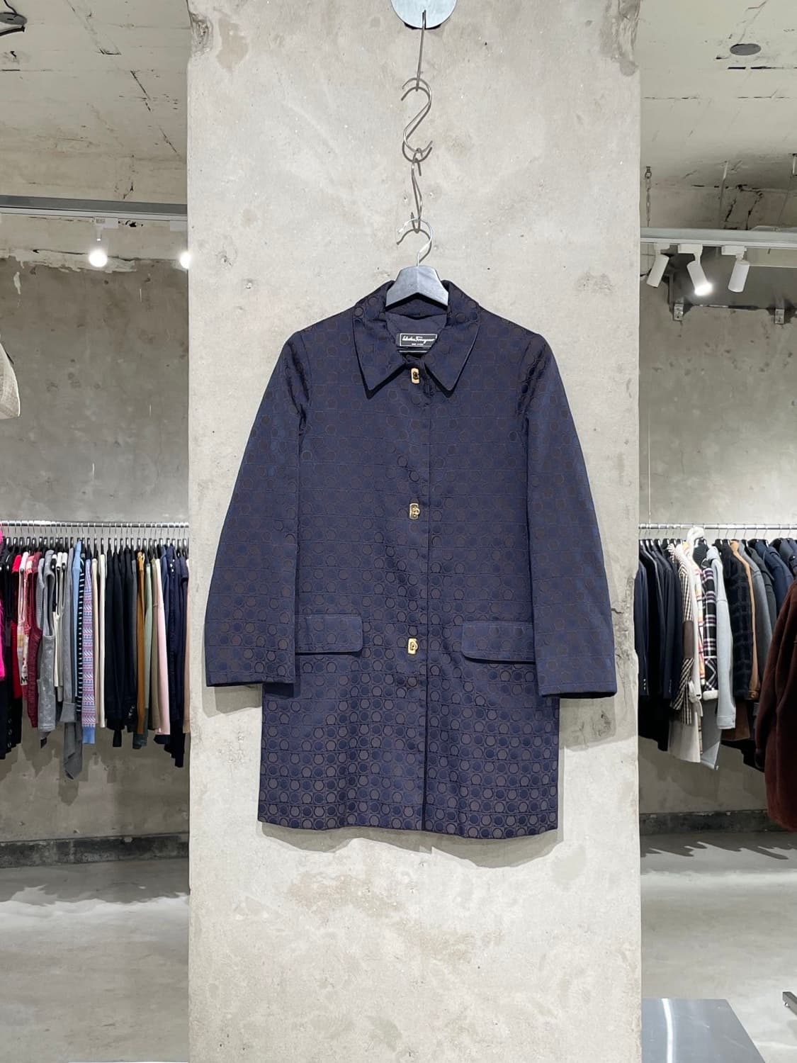 살바토레 페라가모 투 톤 모노그램 간치니 숏 코트 상품이미지1