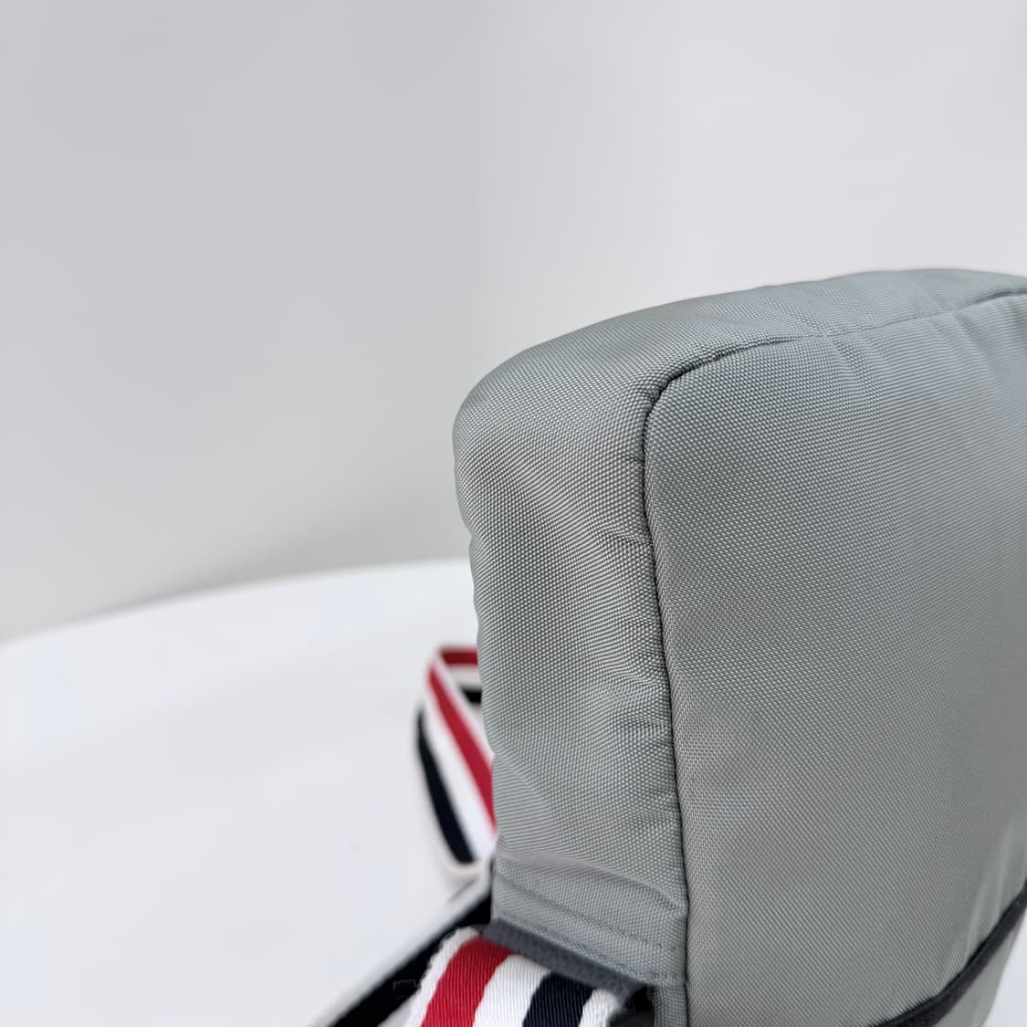 [A급/OS] 톰브라운 나일론 앤 인터락 사선 아플리케 크로스백 상품이미지4