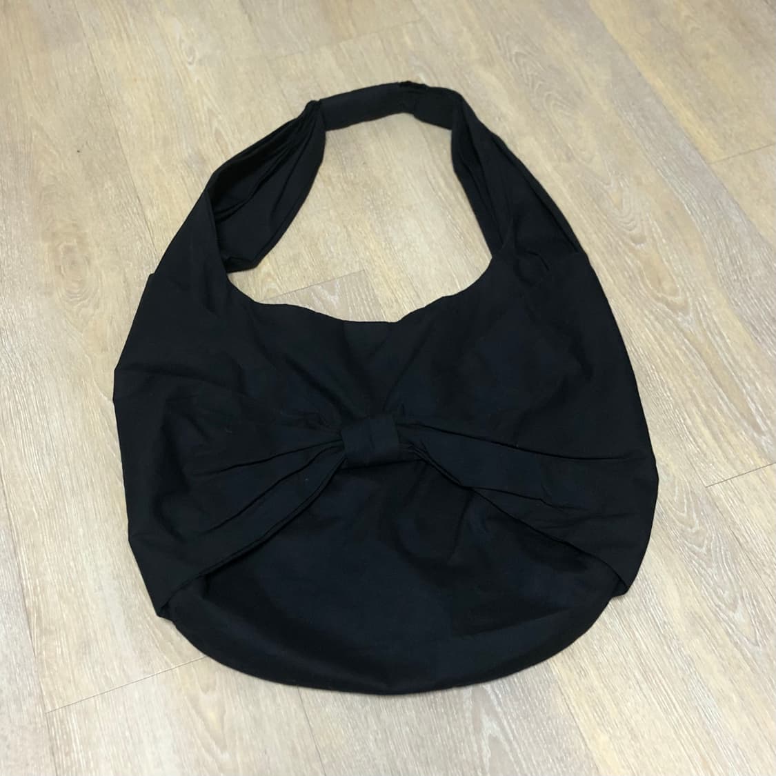 어반아웃피터스 김치블루 코튼 빅 보우 숄더백 리본 블랙 상품이미지2