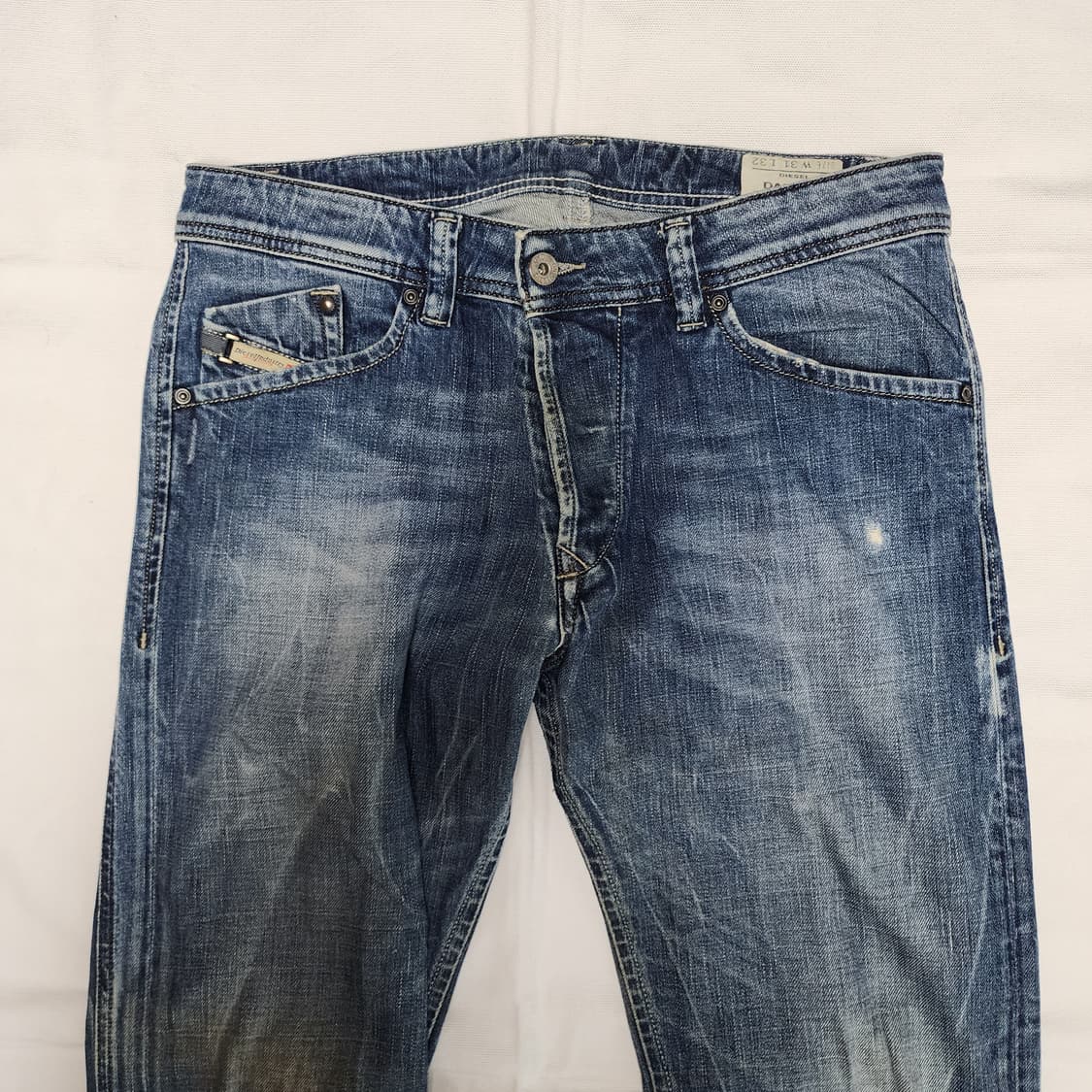 DIESEL DARRON 디젤 워시드 테이퍼드 데님팬츠 상품이미지4