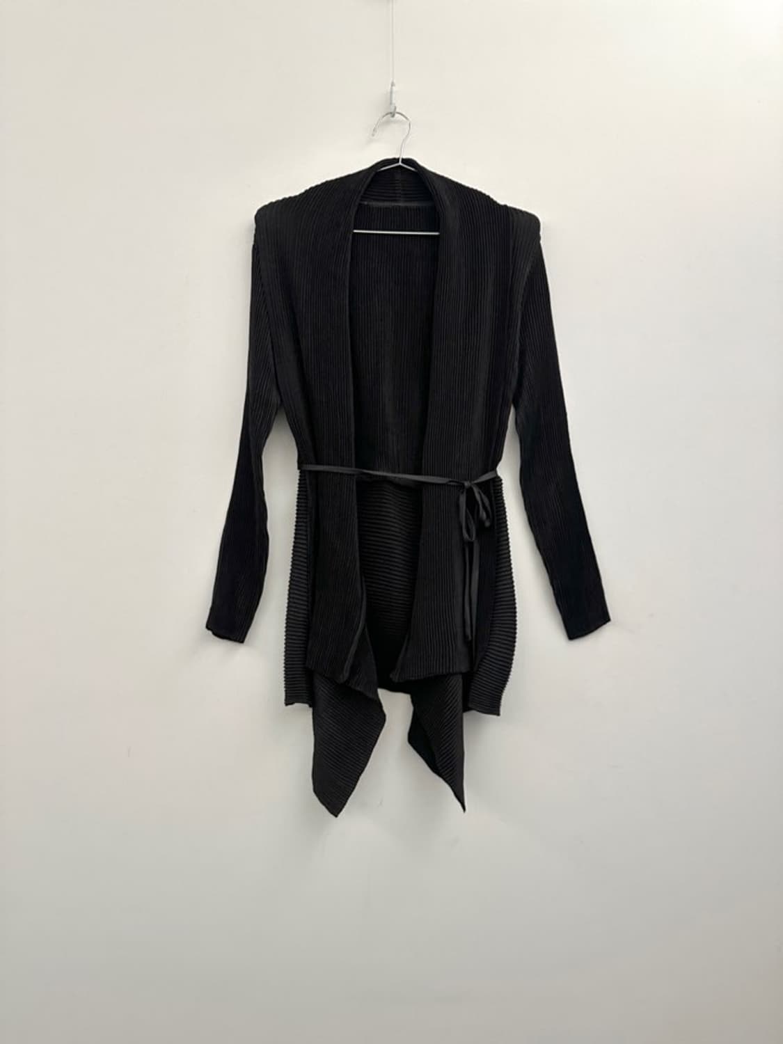 Pleats tail strap cardigan / black 상품이미지1