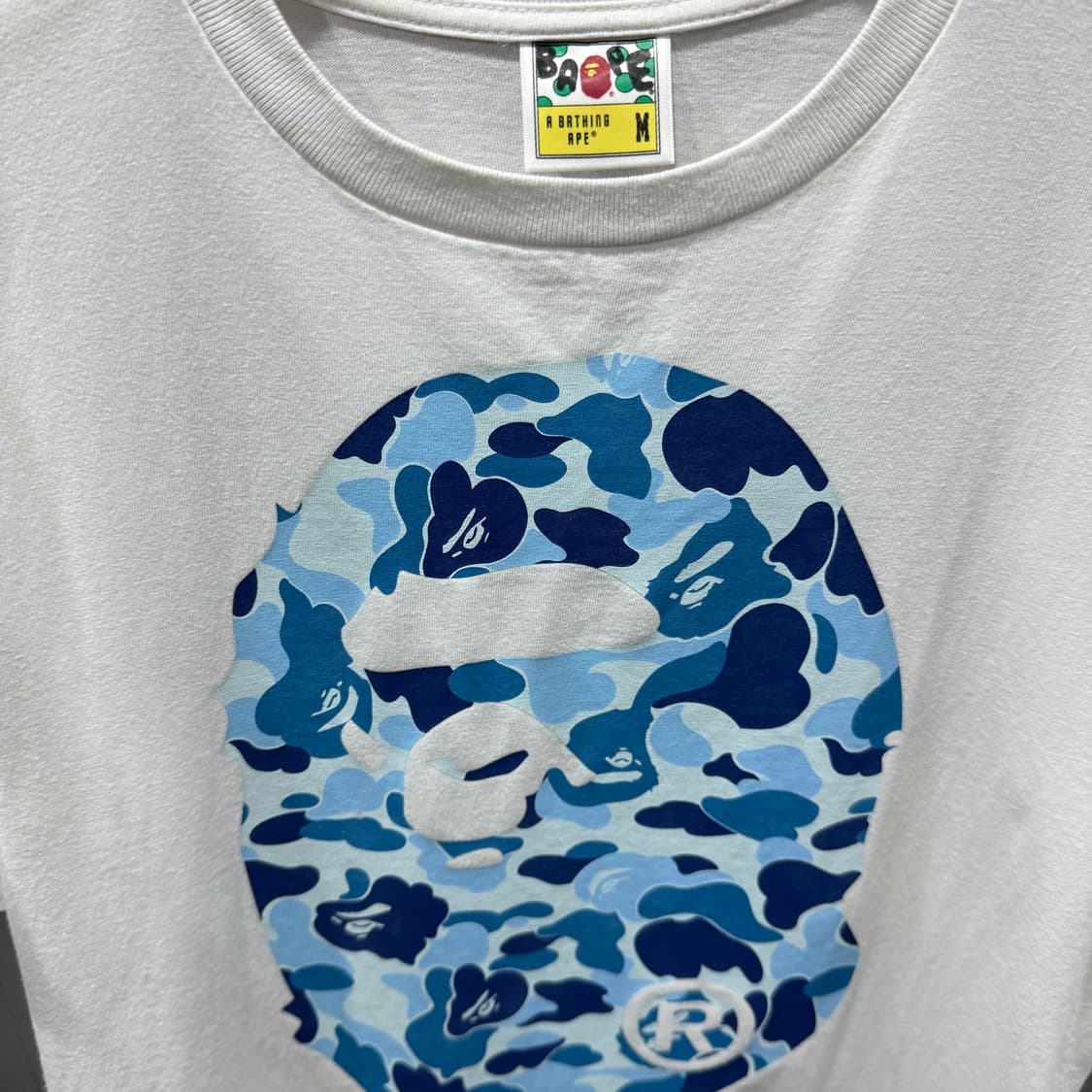 M 베이프BAPE ABC 카모 빅 에이프 헤드 티셔츠 화이트 블루 상품이미지3
