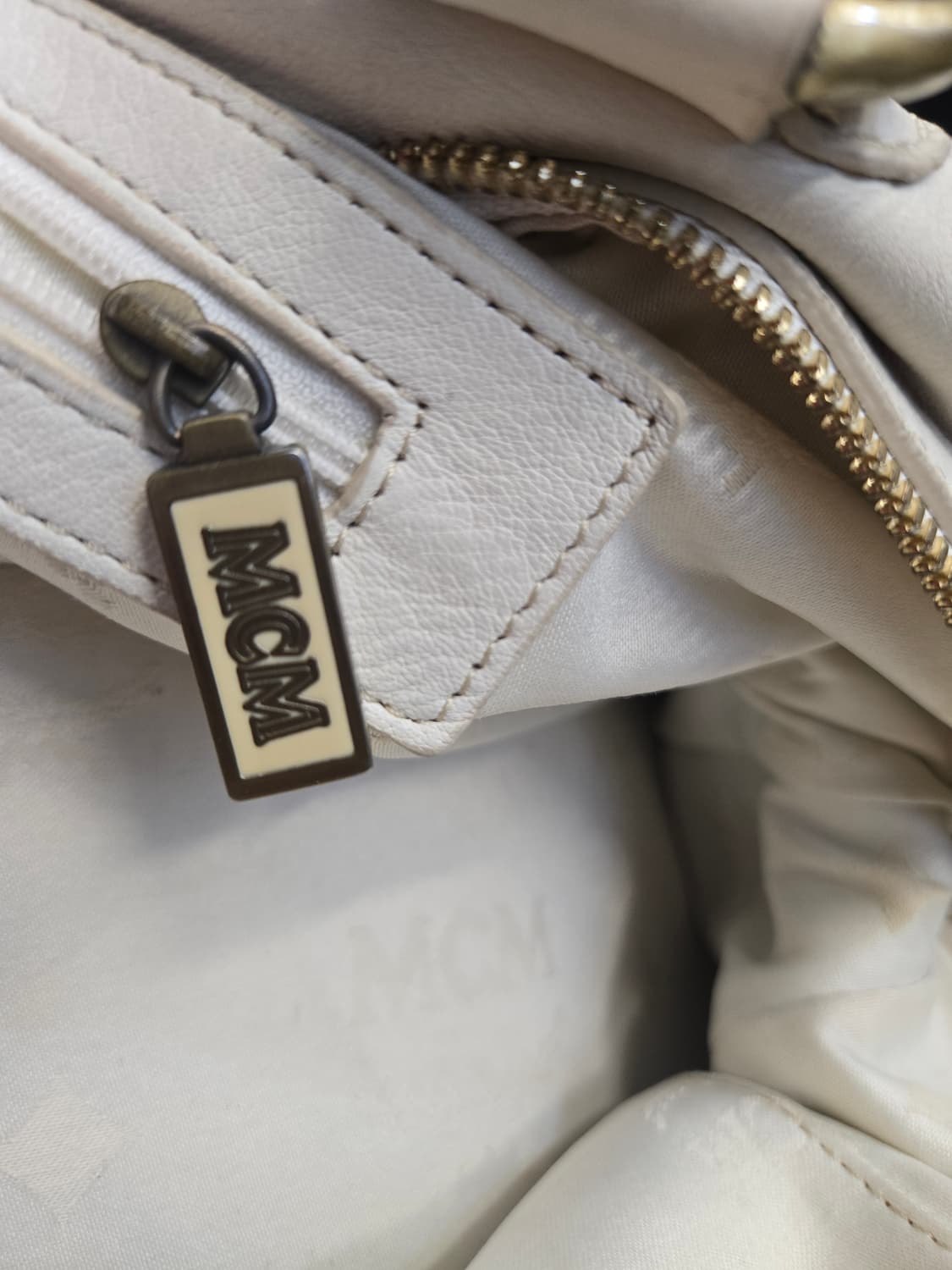 MCM 화이트 숄더백 태슬 장식 상품이미지7