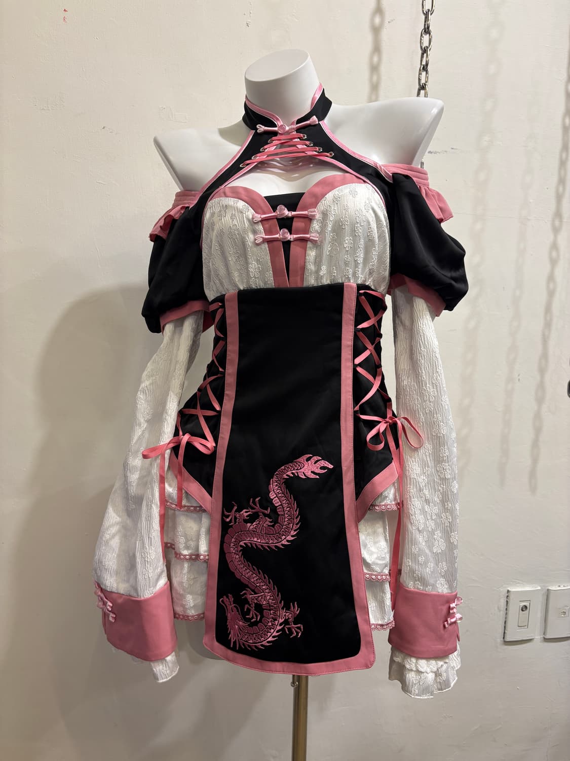 홀터 아일렛 용 플라워 자수 블랙 핑크 원피스 오리엔탈 상품이미지1