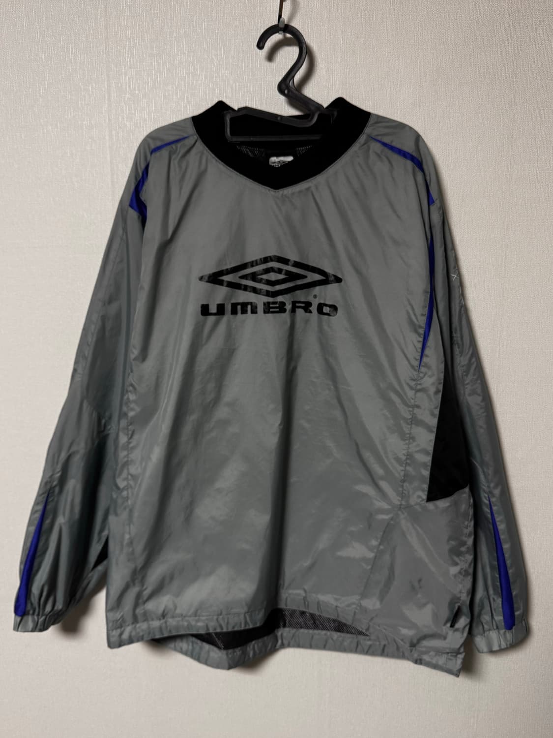 엄브로 빅로고 프린팅 웜업 점퍼 상품이미지3