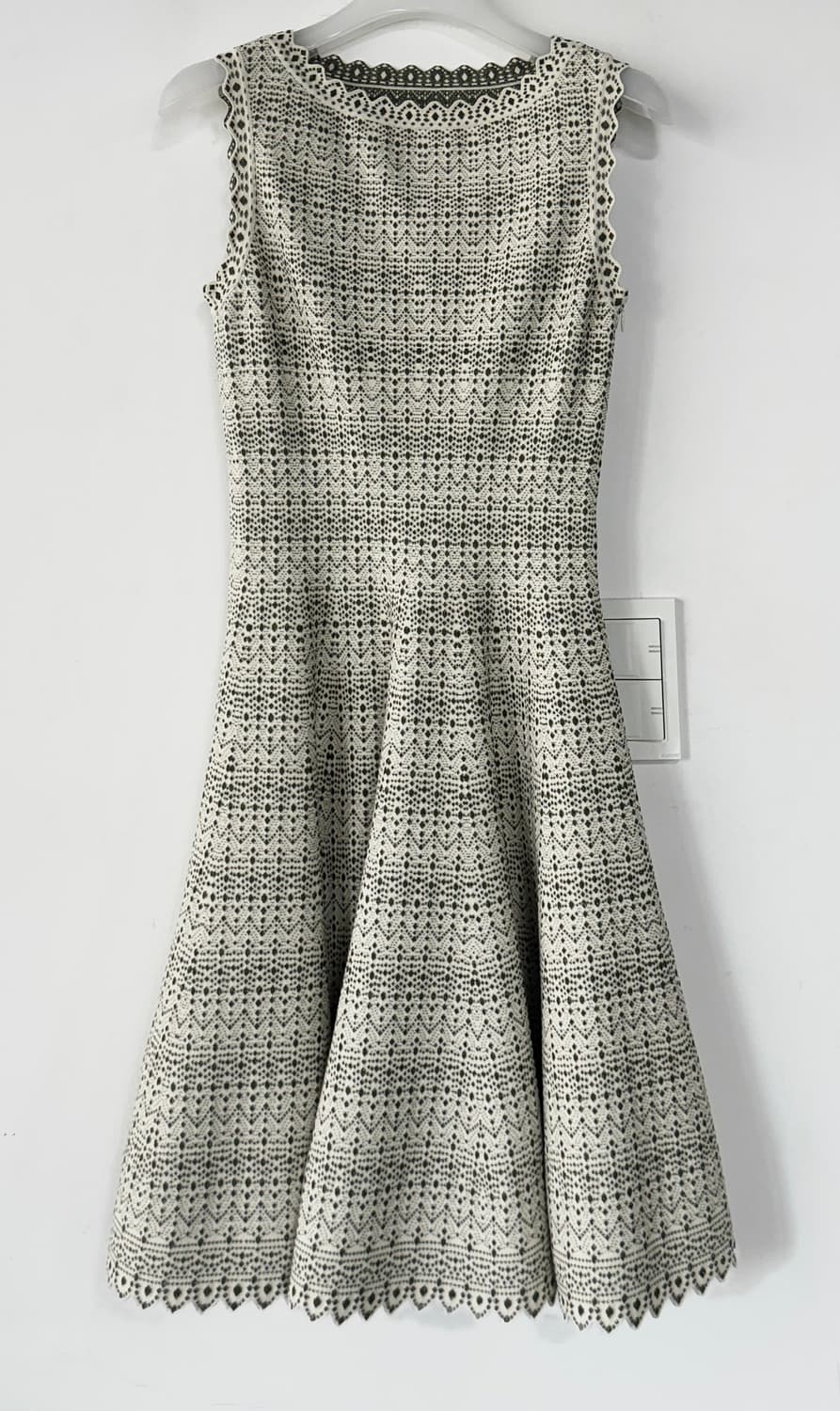 알라이아 스캘럽 울 니트 원피스 상품이미지1