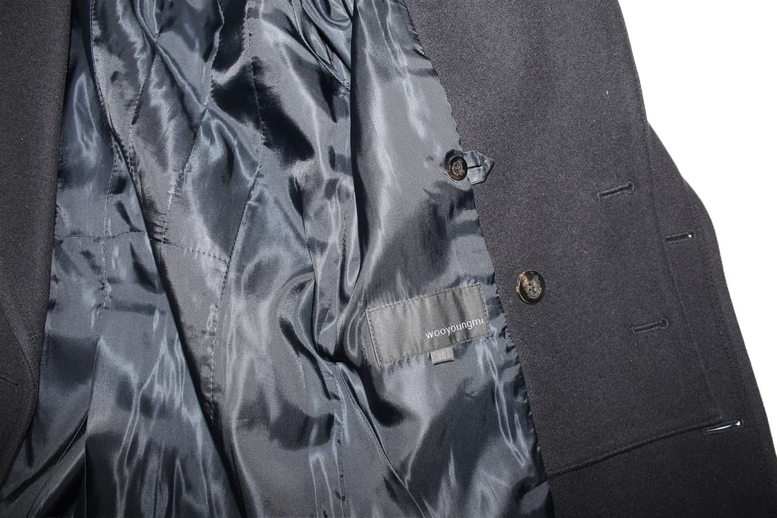 우영미 솔리드옴므 비대칭 사선 코트 상품이미지9