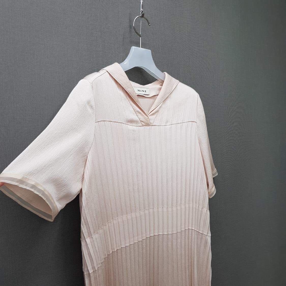 한섬 마인 2021 플리츠 카라 원피스  82-94-160사이즈 상품이미지4