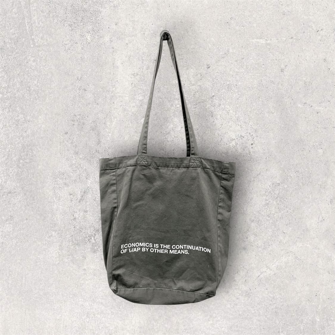 A.P.C 35주년 기념 리스펙트 토트백 카키 (B310) 상품이미지2
