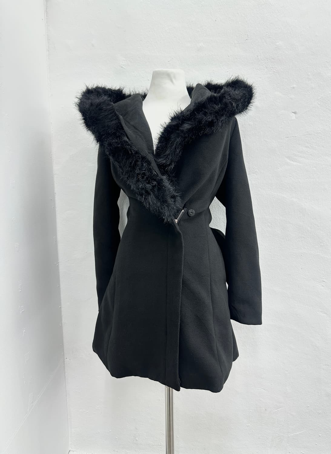 Black fur trimming back ribbon coat 상품이미지1