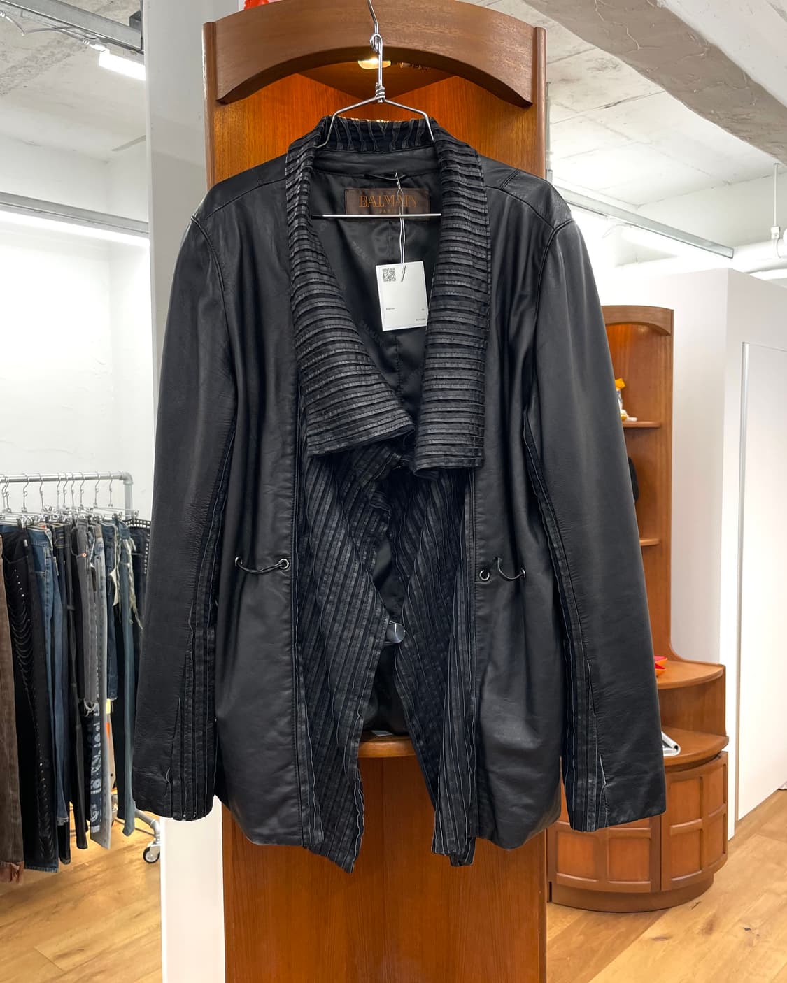 [L] 발망 플리츠 레더 자켓 상품이미지1