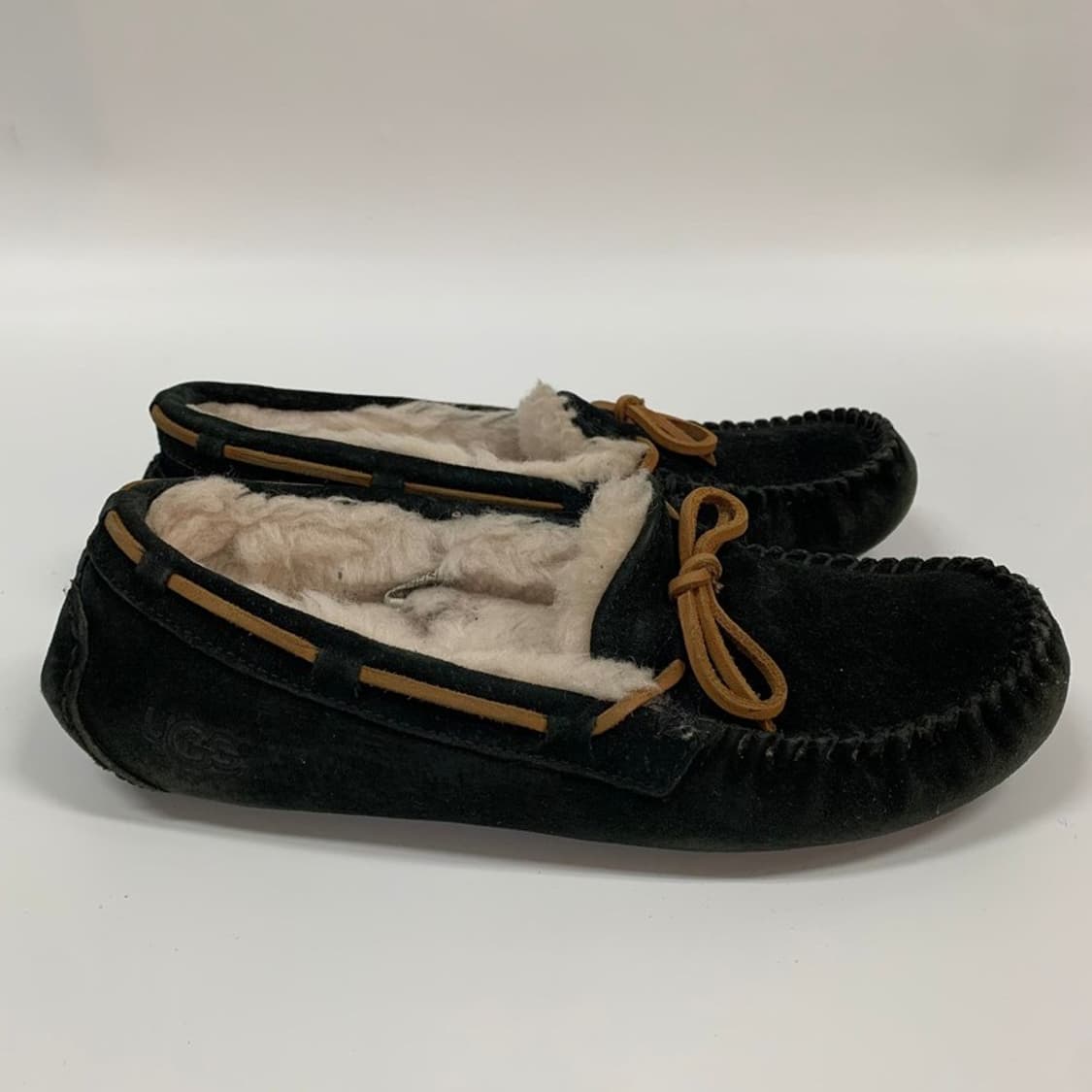 UGG 다코타 모카신 블랙 240 상품이미지4