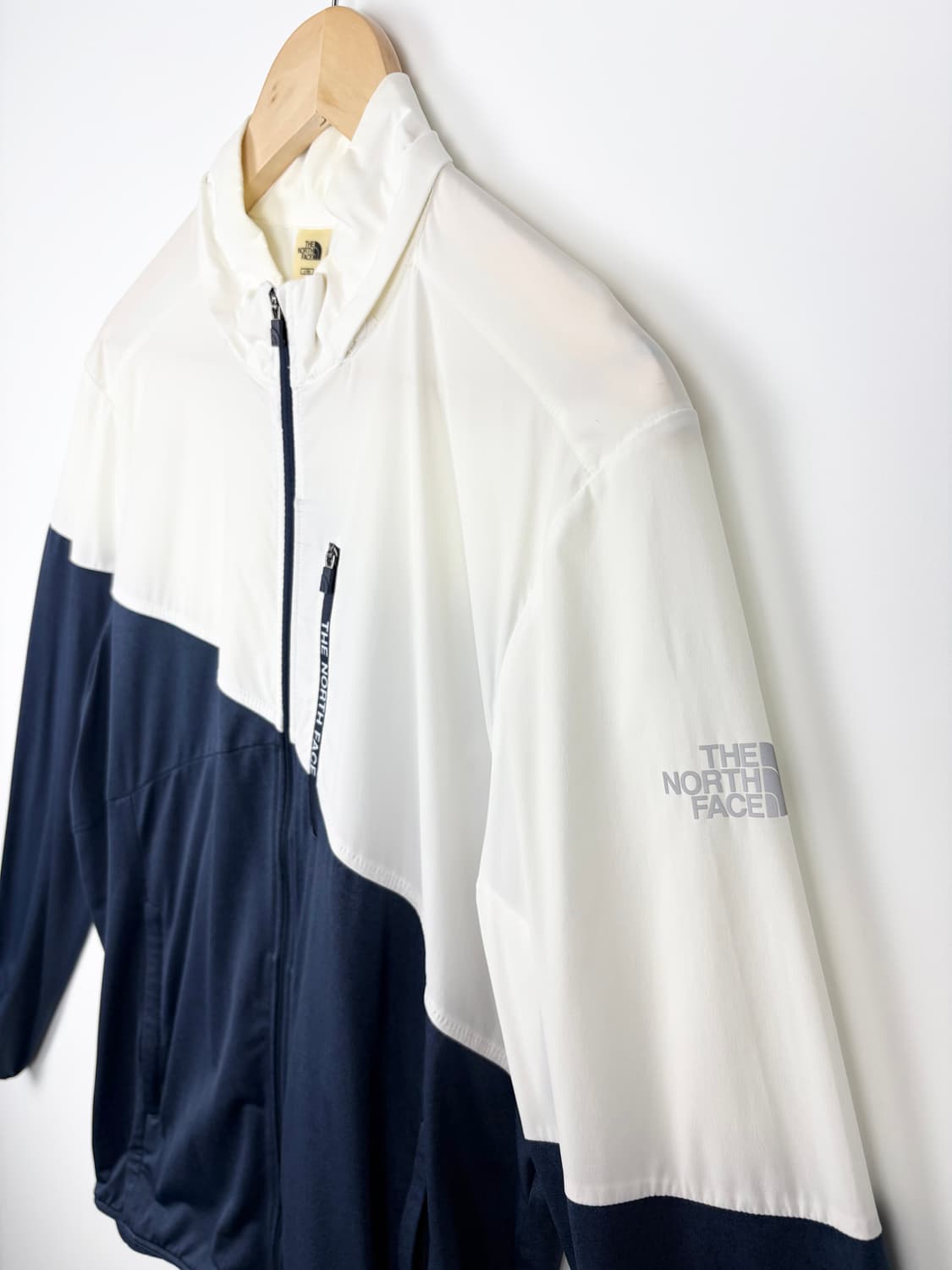 노스페이스 배색 바람막이 상품이미지2