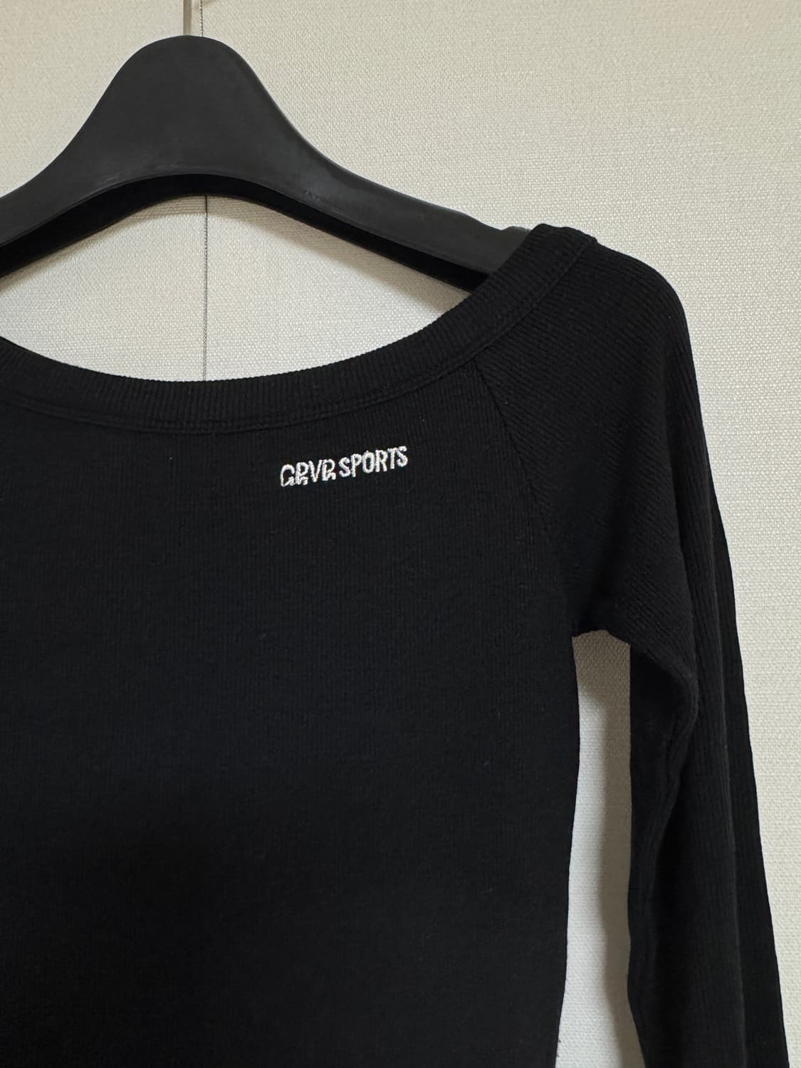 GRVR SPORTS_오프숄더 탑_BLACK 상품이미지4