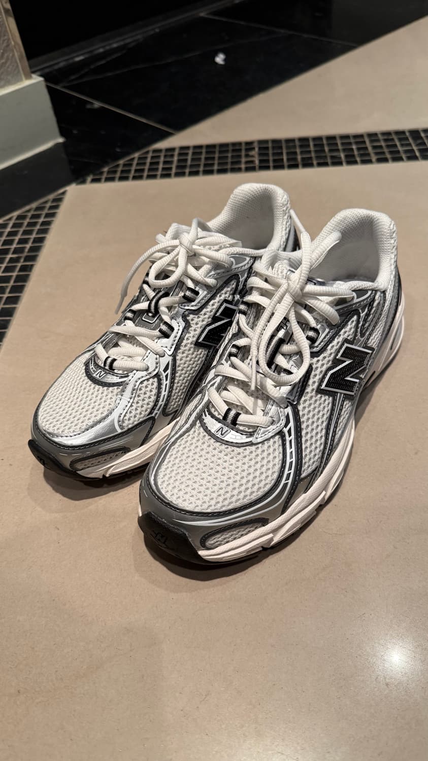 뉴발란스 740 씨 솔트 블랙 235팝니다! 상품이미지2