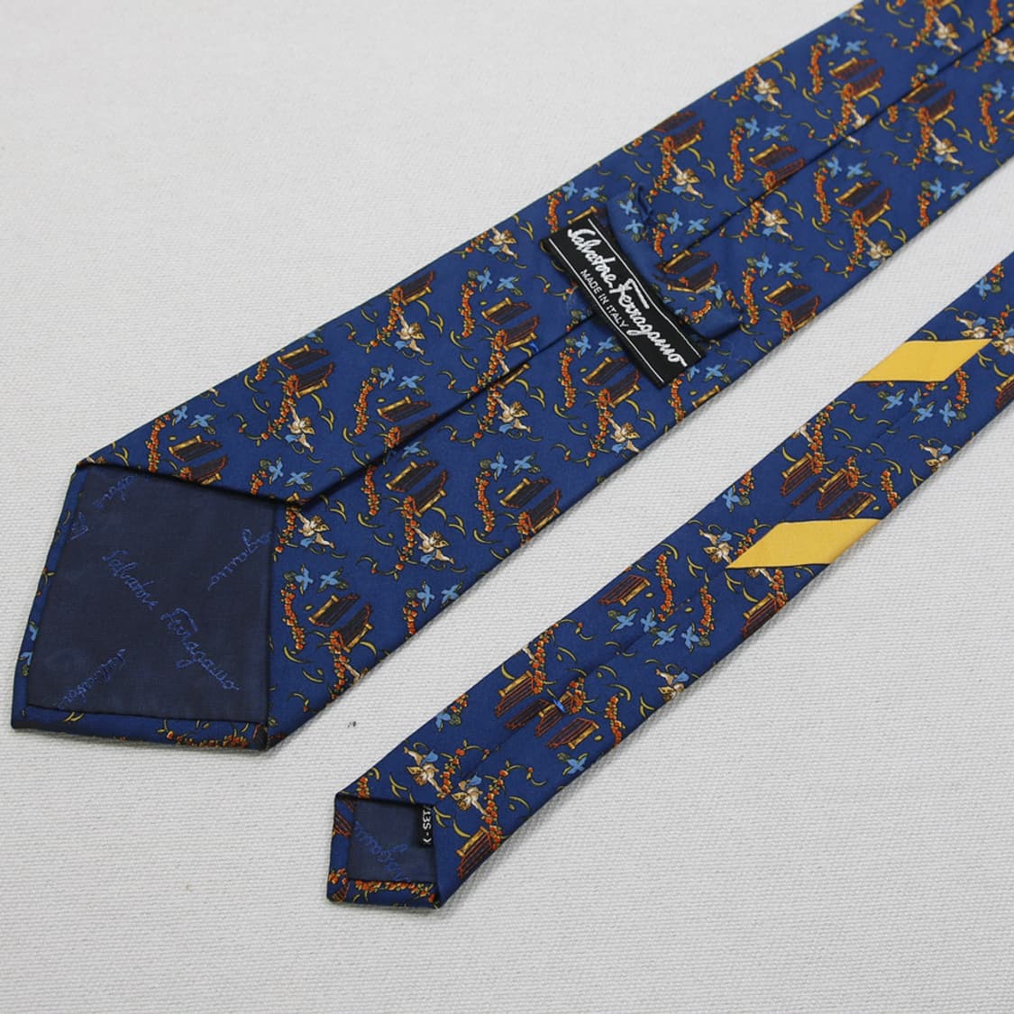 페라가모 실크 패턴 넥타이  상품이미지4