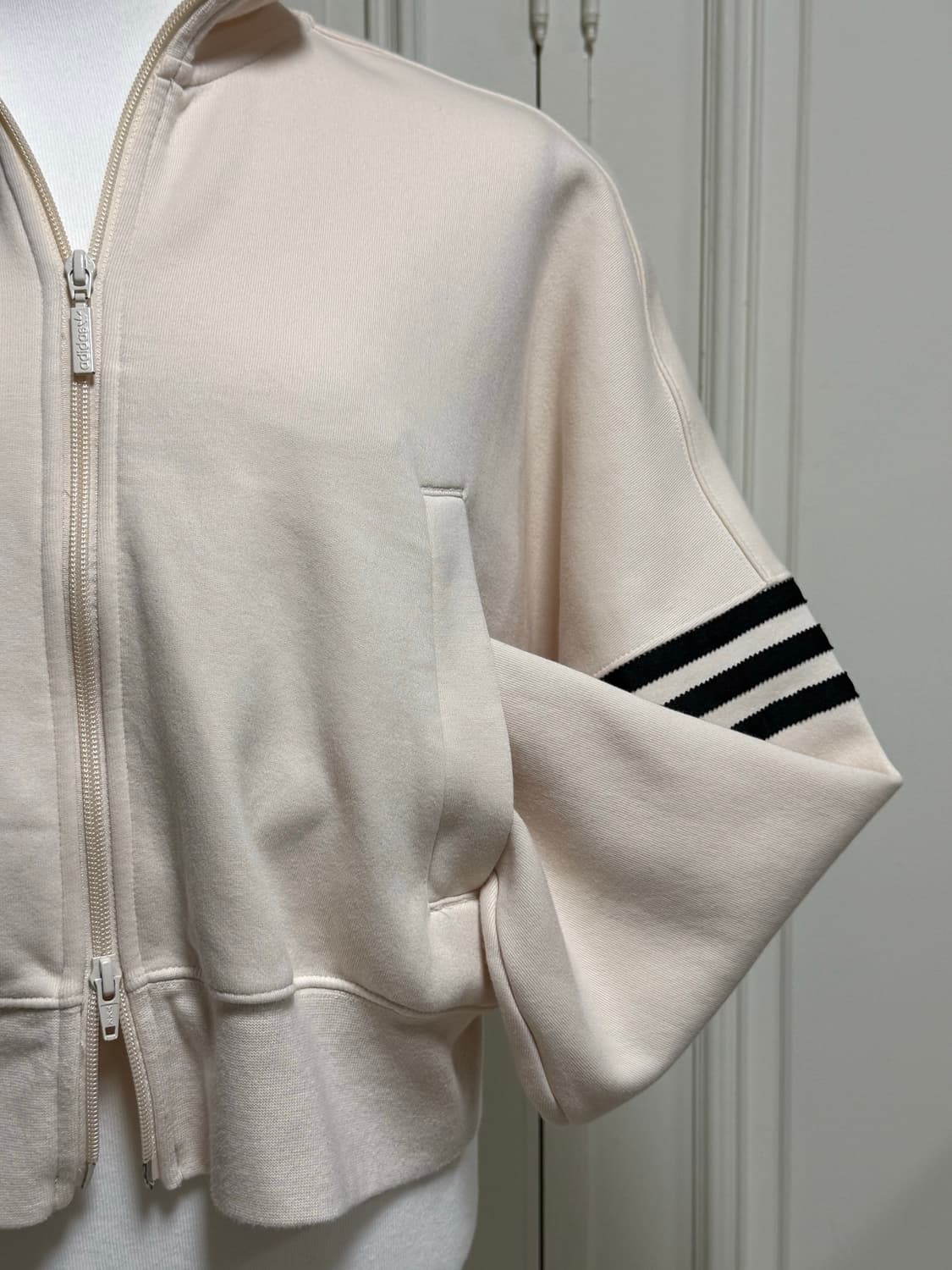 아디다스 아이보리 크롭 집업 상품이미지2